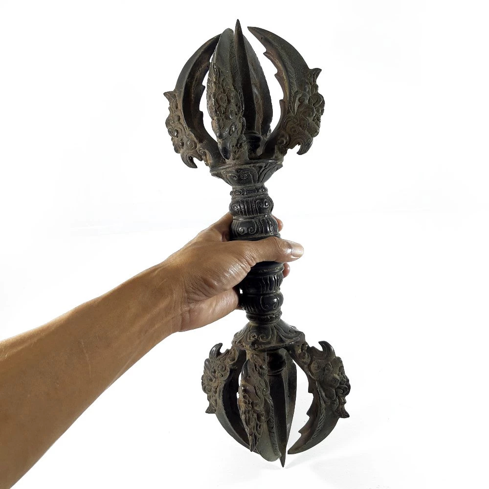 Vajra Wajra Dewanagari Warna Hitam Bahan Perunggu