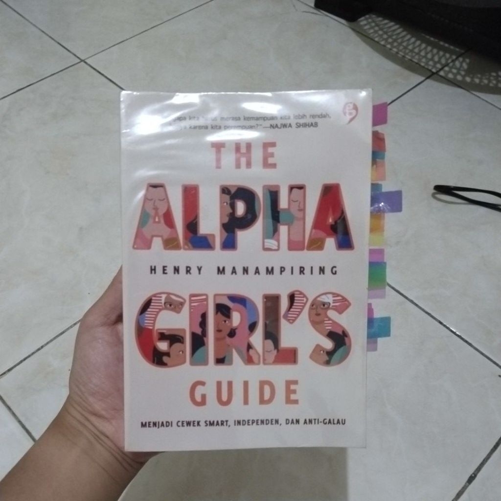 {Preloved} The Alpha Girl's Guide