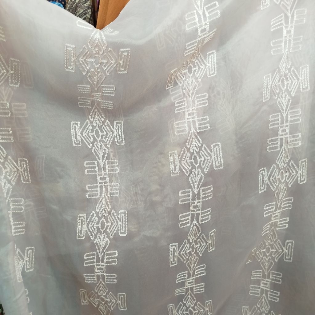 Kain Organza Bordir Motif Etnik Warna Lilac ja Premium – Adem, Halus, Jatuh, Tidak Terawang,Elegan –