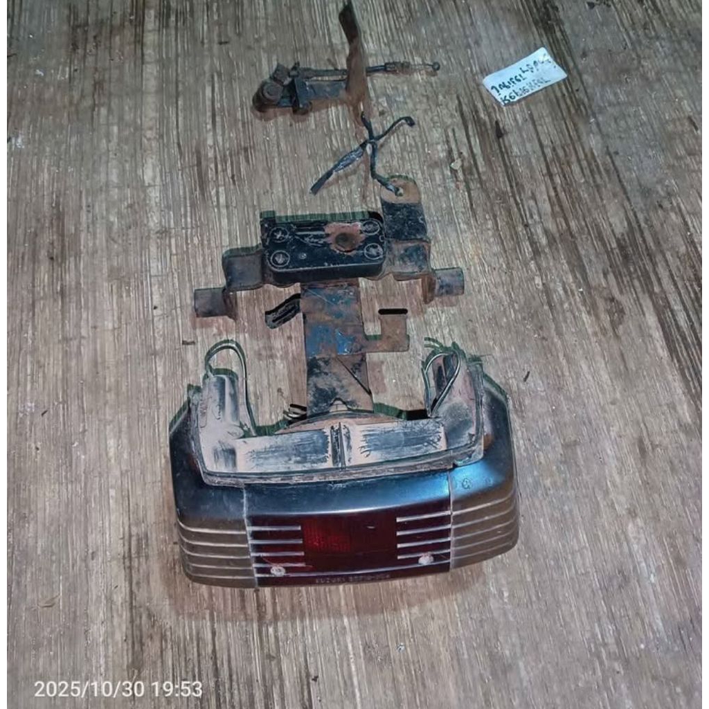 Stoplamp lampu belakang Rc 100 bravo dk set bracket