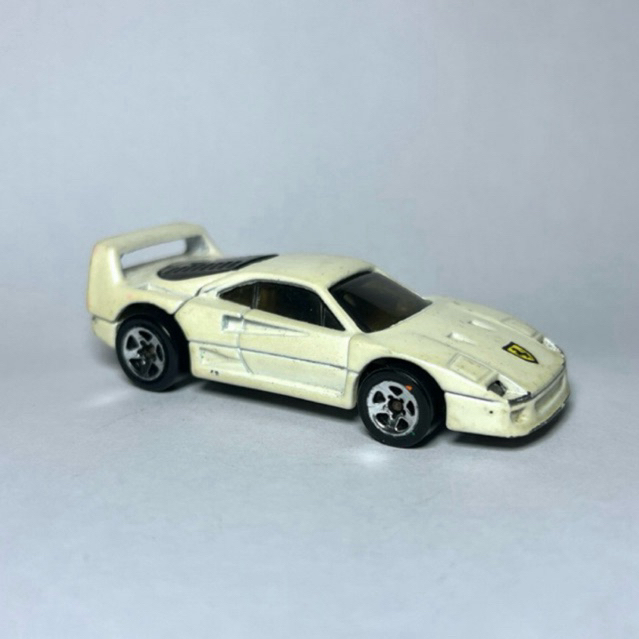 Hot Wheels Ferrari F40 Mainline Pearl White 5SP Loose