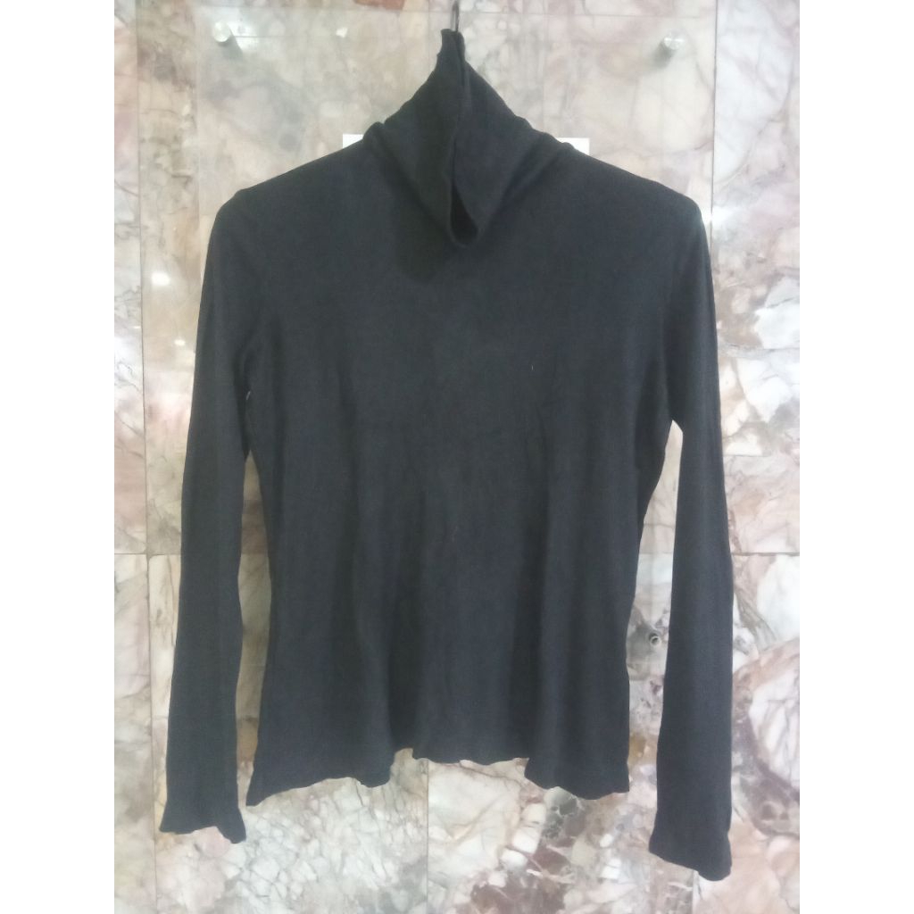 sale kaos turtleneck Heattech  uni qlo size XL