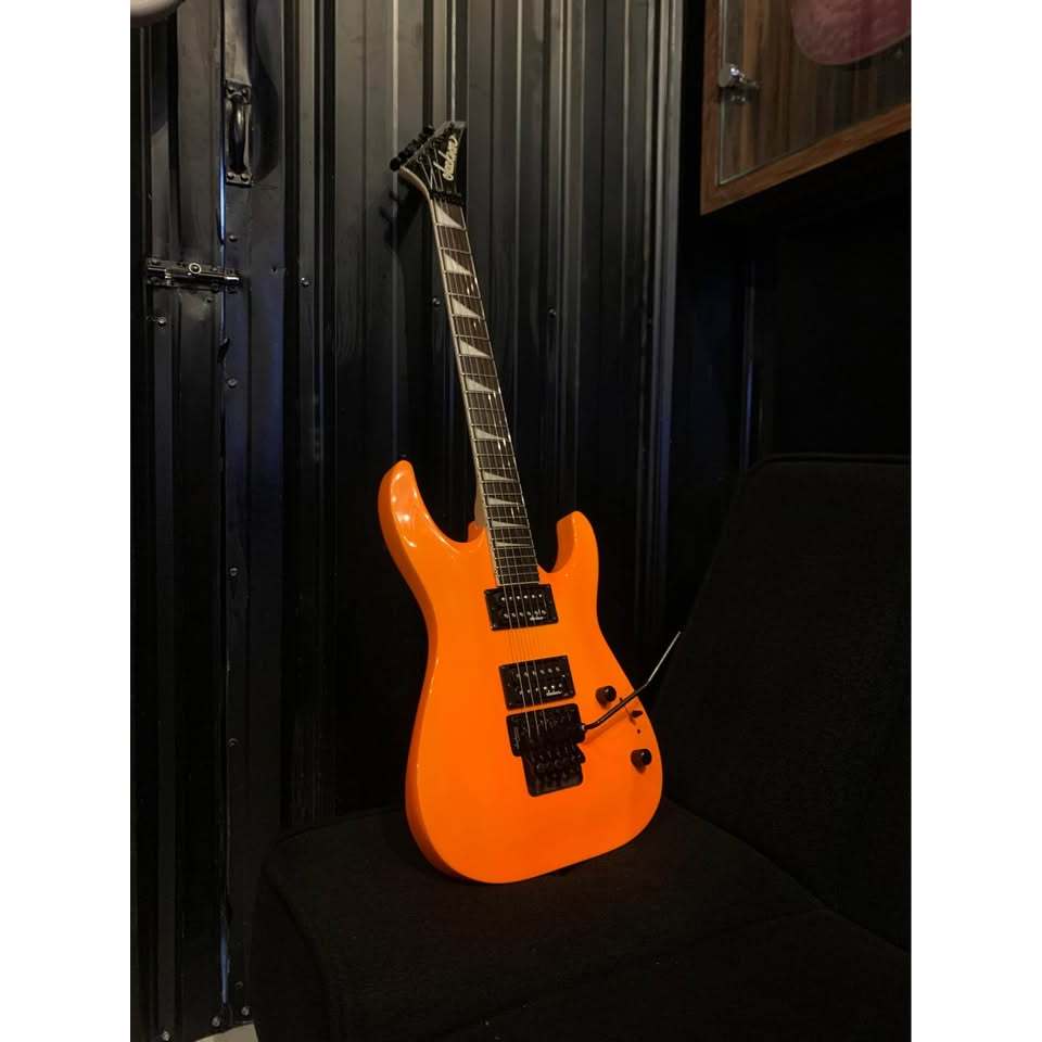 Jackson Dinky JS32 Arch Top Neon Orange