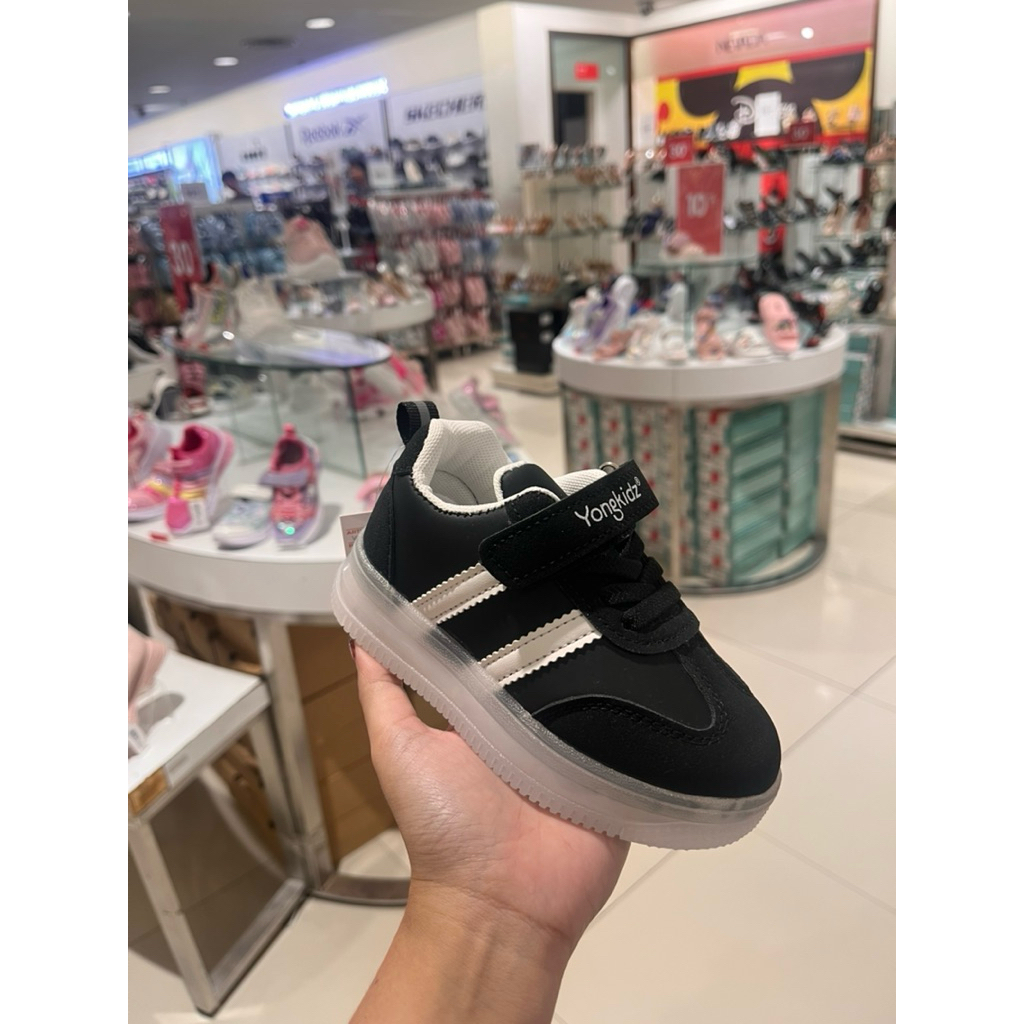 sepatu anak cowok LED model terbaru brand Yongkidz