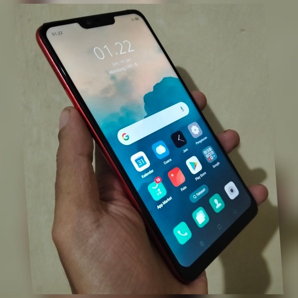 Hp OPPO F7 RAM 4GB internal 64GB warna merah Bekas