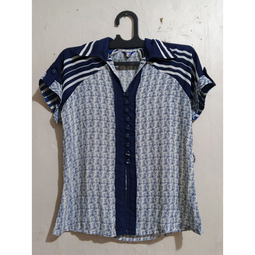 Prelovedby.dhev - Atasan Navy Sifon Motif Bunga