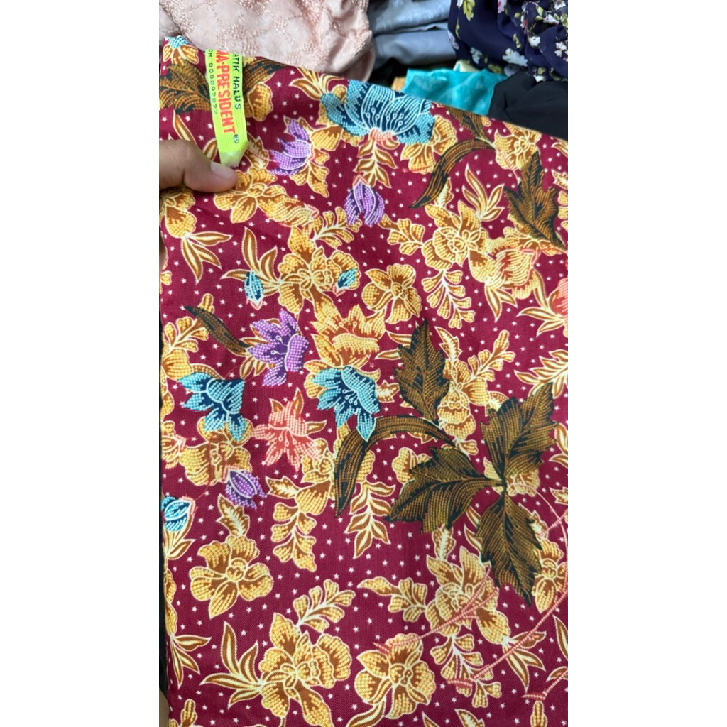 Preloved/Second Selendang Gendongan Bayi Kain Jarik Istana President dan Unggul Jaya