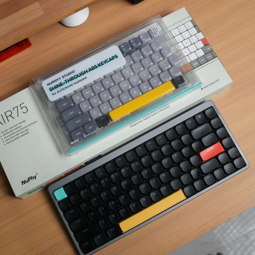 Keyboard Nuphy Air75 v1 + Keycaps Shine-Through ABS (preloved)