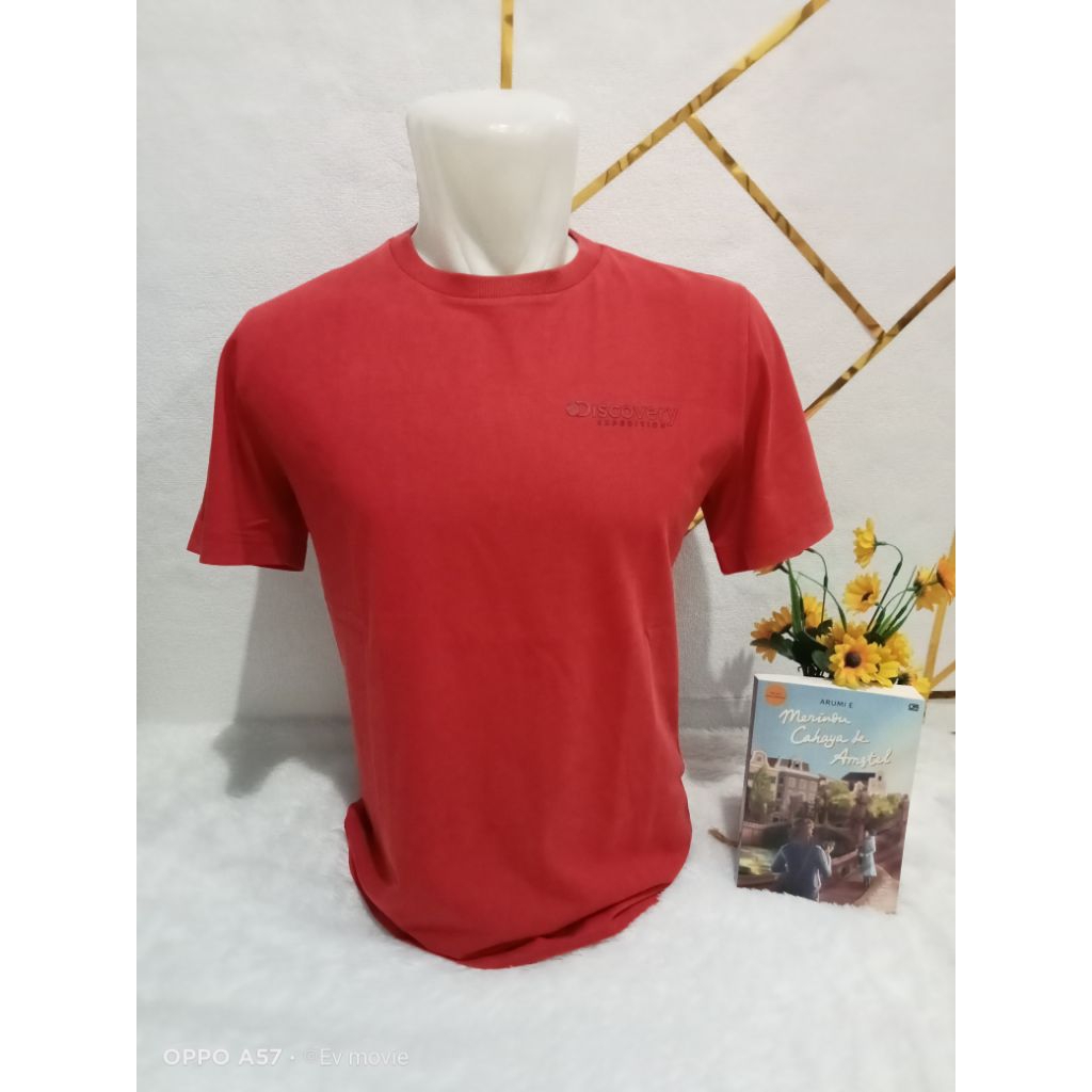 kaos oblong merah discovery