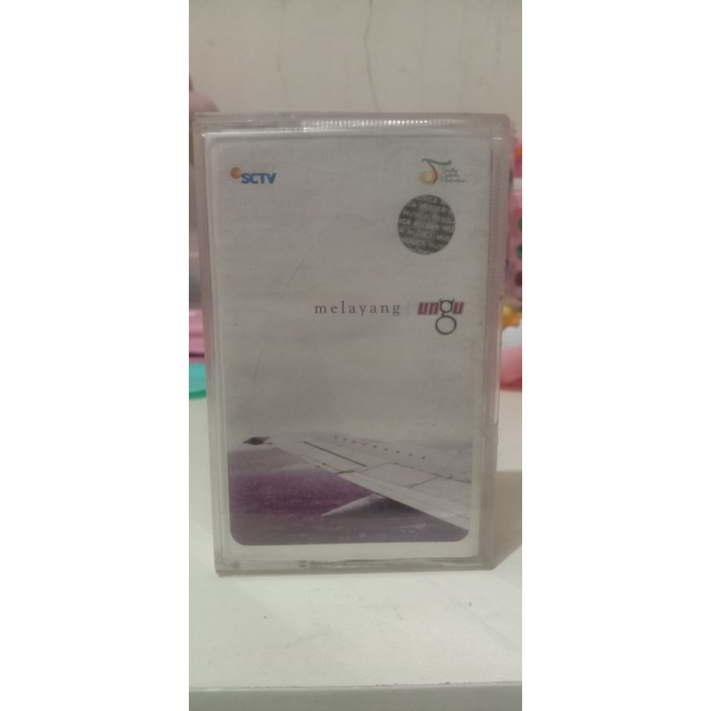 kaset pita ungu album melayang