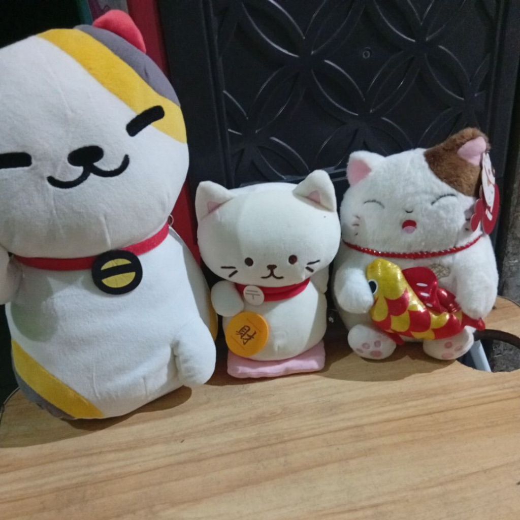 boneka kucing hoki imut