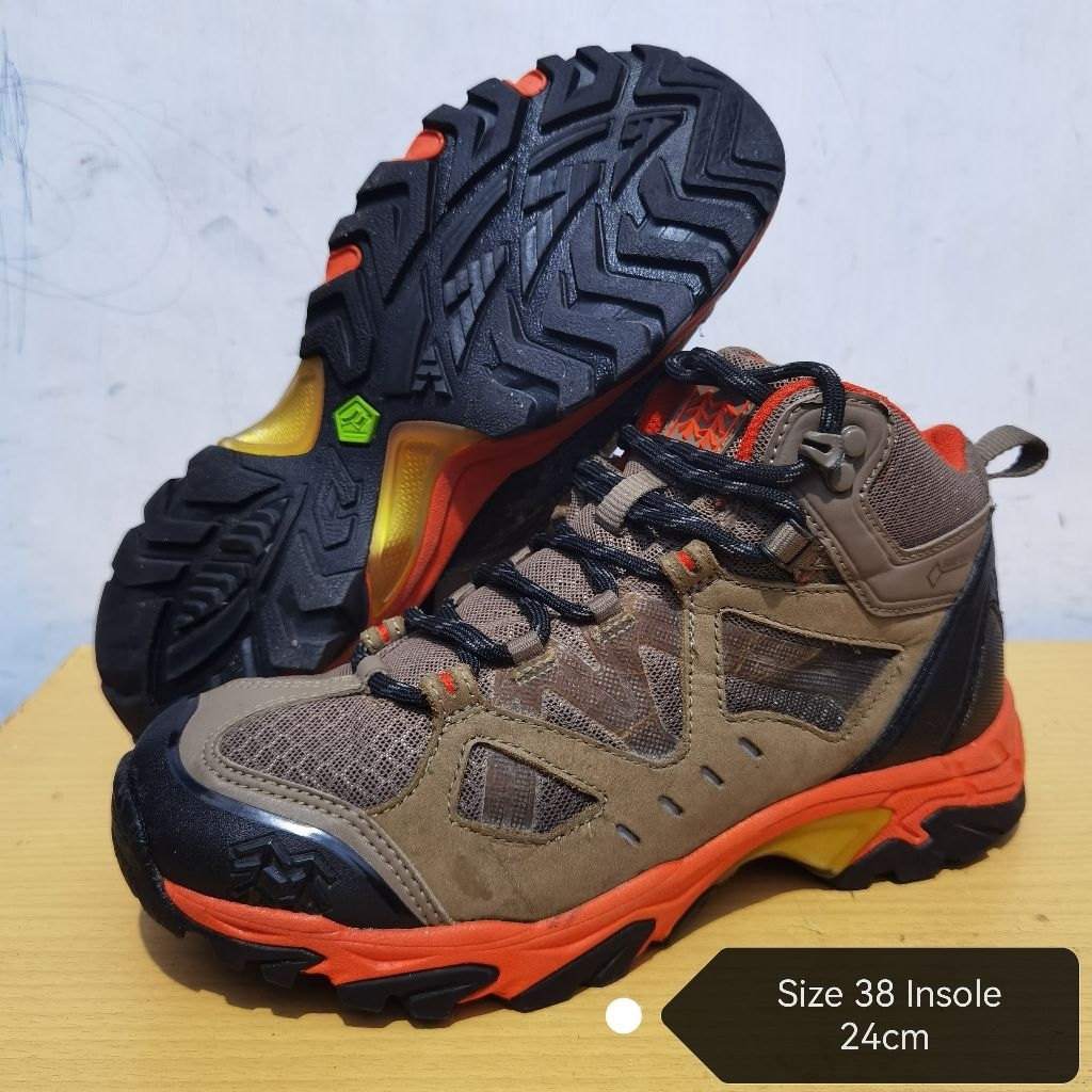 Sepatu Hiking KOLON SPORT GORE-TEX MID 38