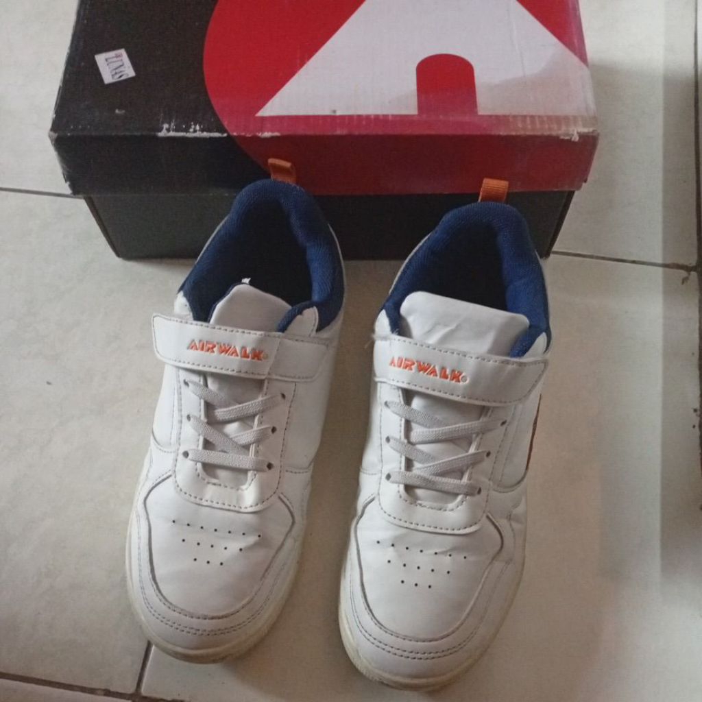 pl sepatu anak laki laki warna putih airwalk size 36