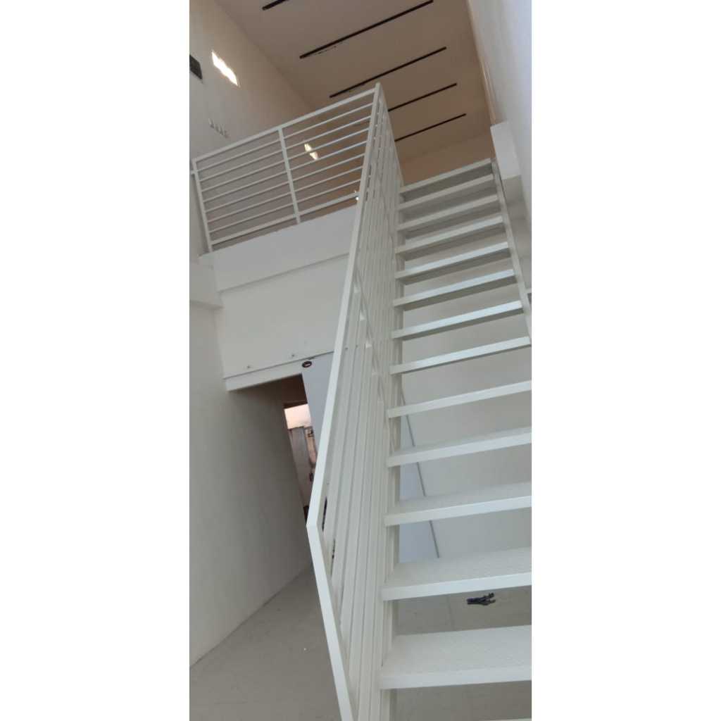 Tangga Besi Minimalis Custom untuk Rumah Tinggal