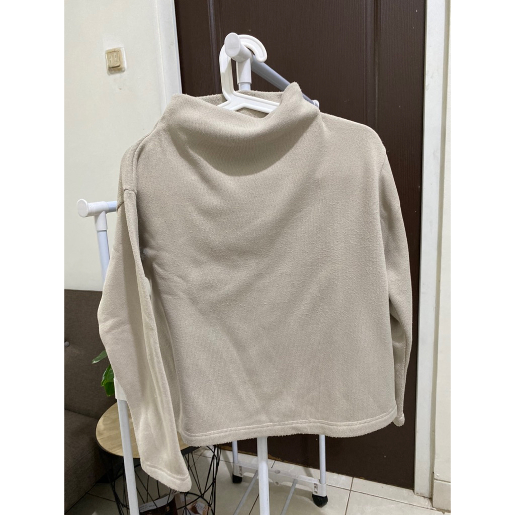 [Preloved Uniqlo] Sweater Uniqlo