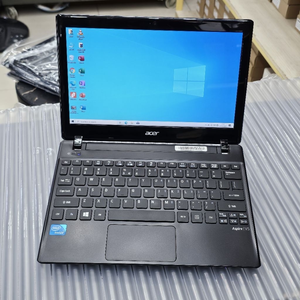 Laptop Notebook Acer Aspire V5 12inch Model tipis RAM 4GB SSD 128GB Warna Hitam