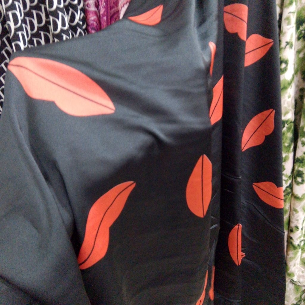 kain satin motif Bunga import - kain satin motif - kain satin meteran - kain satin super - kain sati