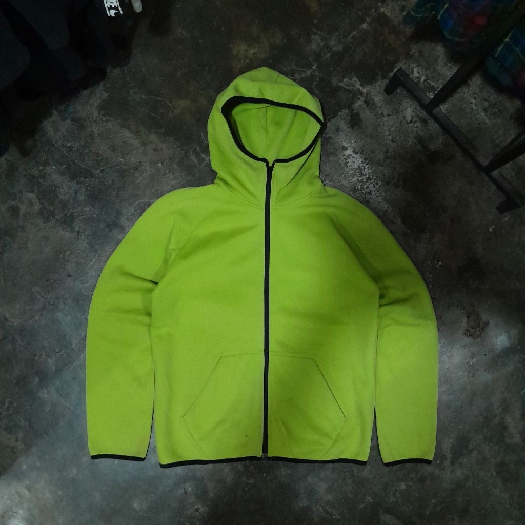 UNIQLO DRY STRETCH ZIPPER HOODIE GREEN NEON