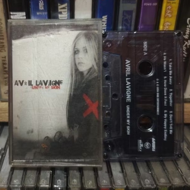 kaset pita AVRIL LAVIGNE / UNDER MY SKIN
