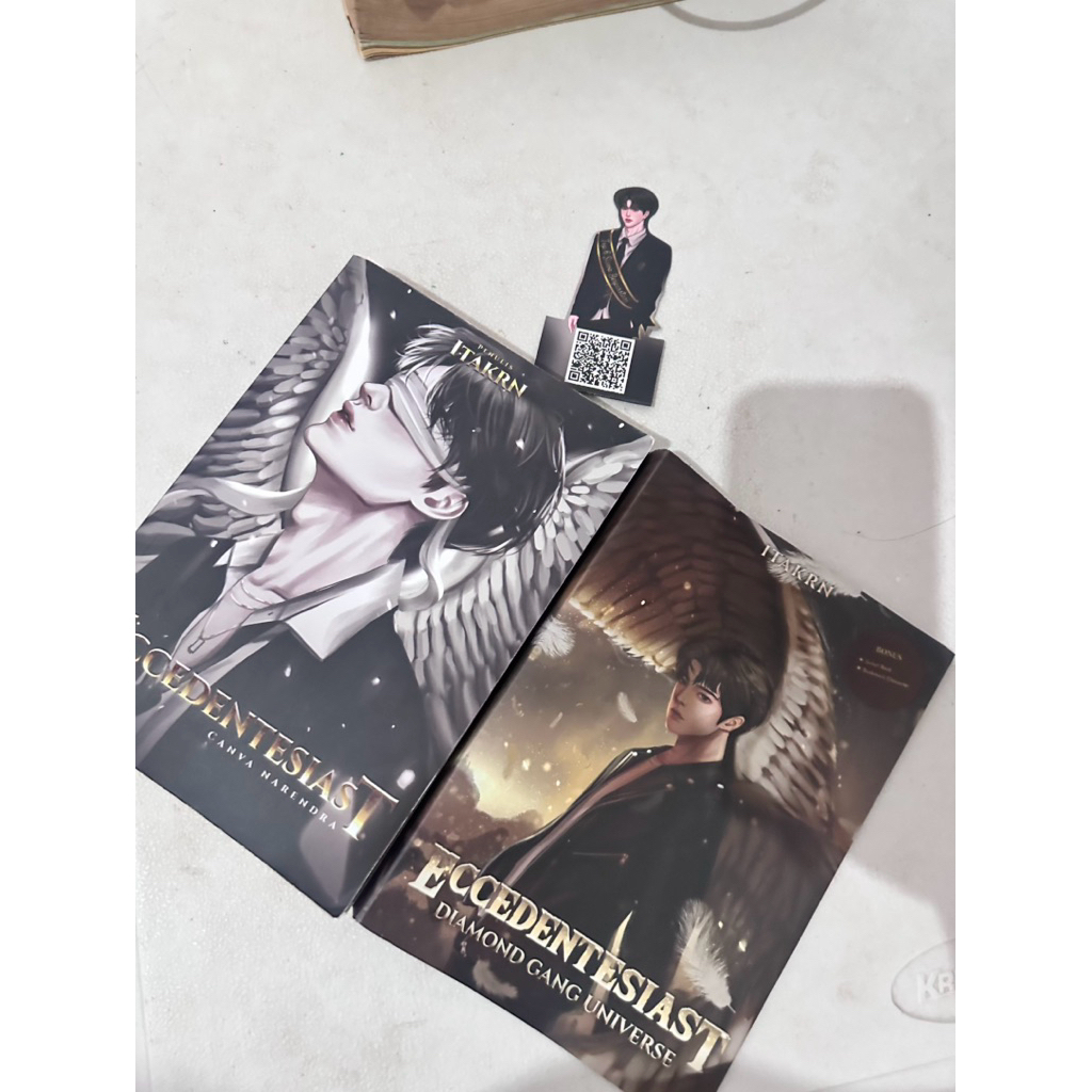 novel eccedentesiast preloved (canva)