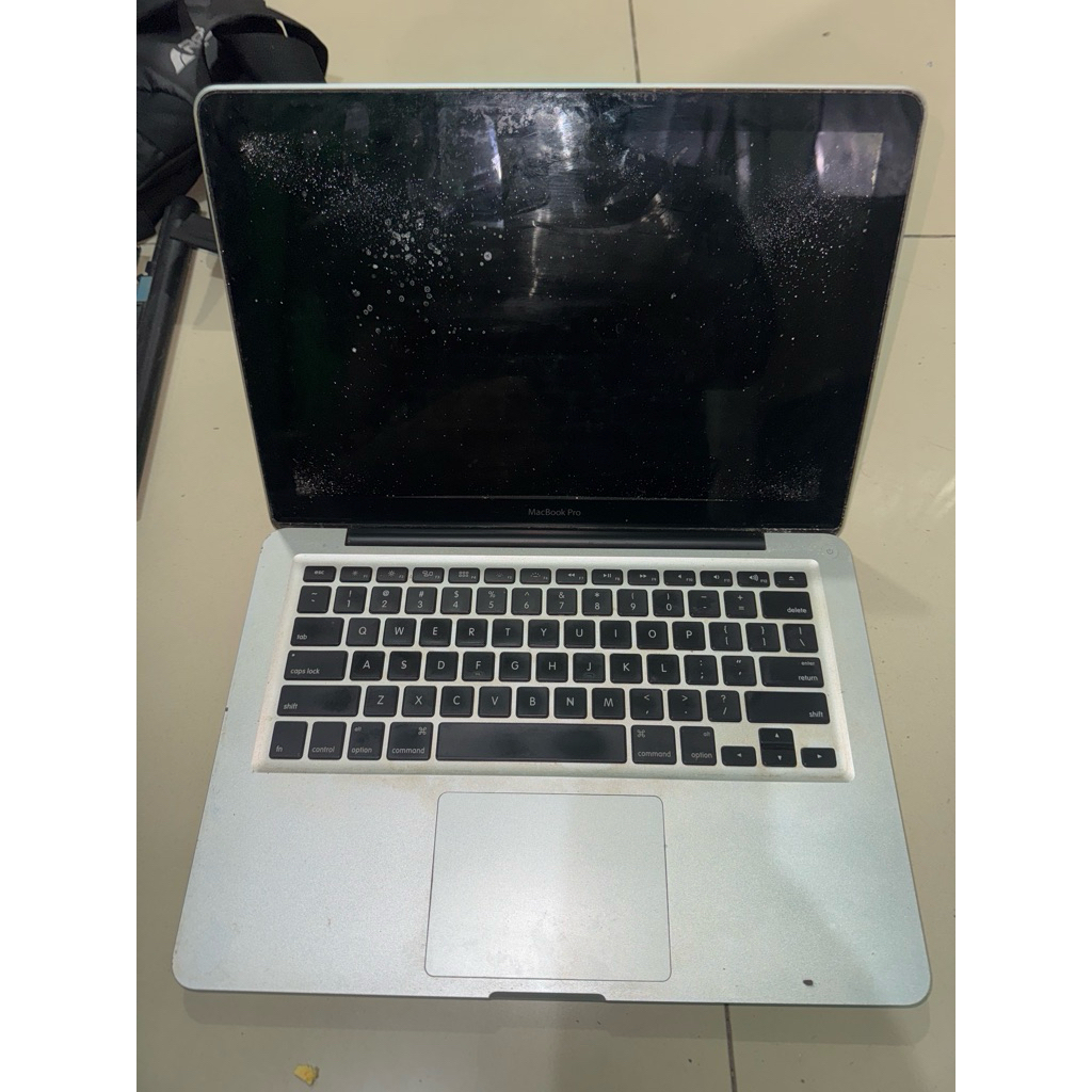 macbook pro A1278 kondisi mati layar berjamur