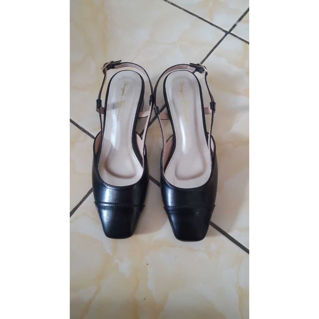 Preloved sepatu wanita heels yongki komaladi