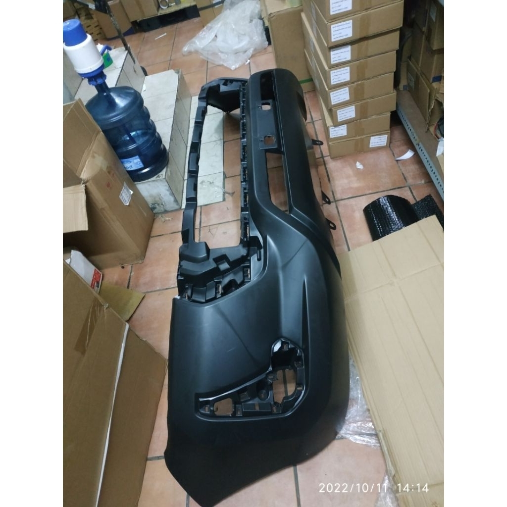 Bumper Bemper Depan Mobil Toyota Hilux Revo DC Tipe E G V Tahun 2021 2022 2023