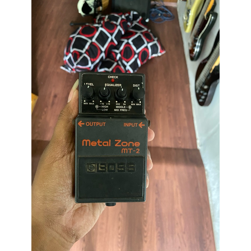 Efek Gitar Boss Metalzone MT2