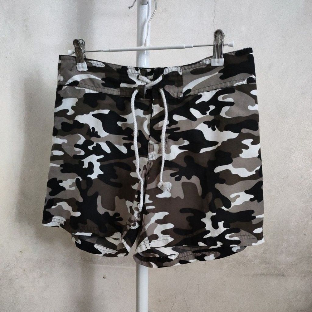 Celana pendek cewek loreng preloved