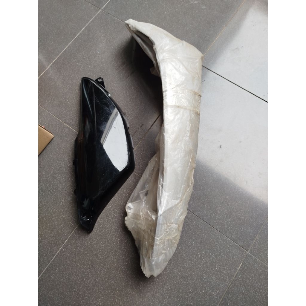 Sayap legsil tebeng legshield luar Honda kirana silver sebelah kanan