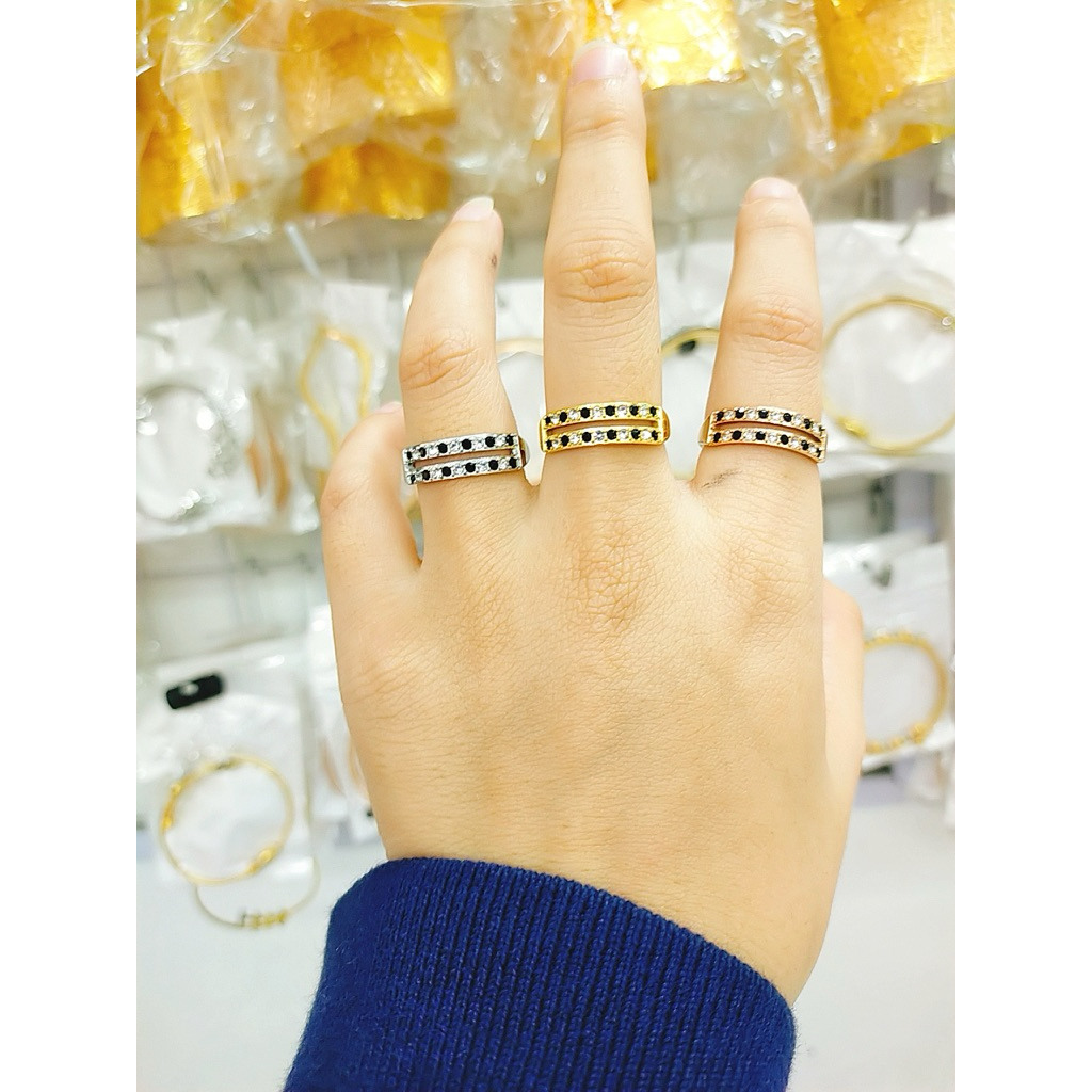cincin permata hitam putih Titan Wanita