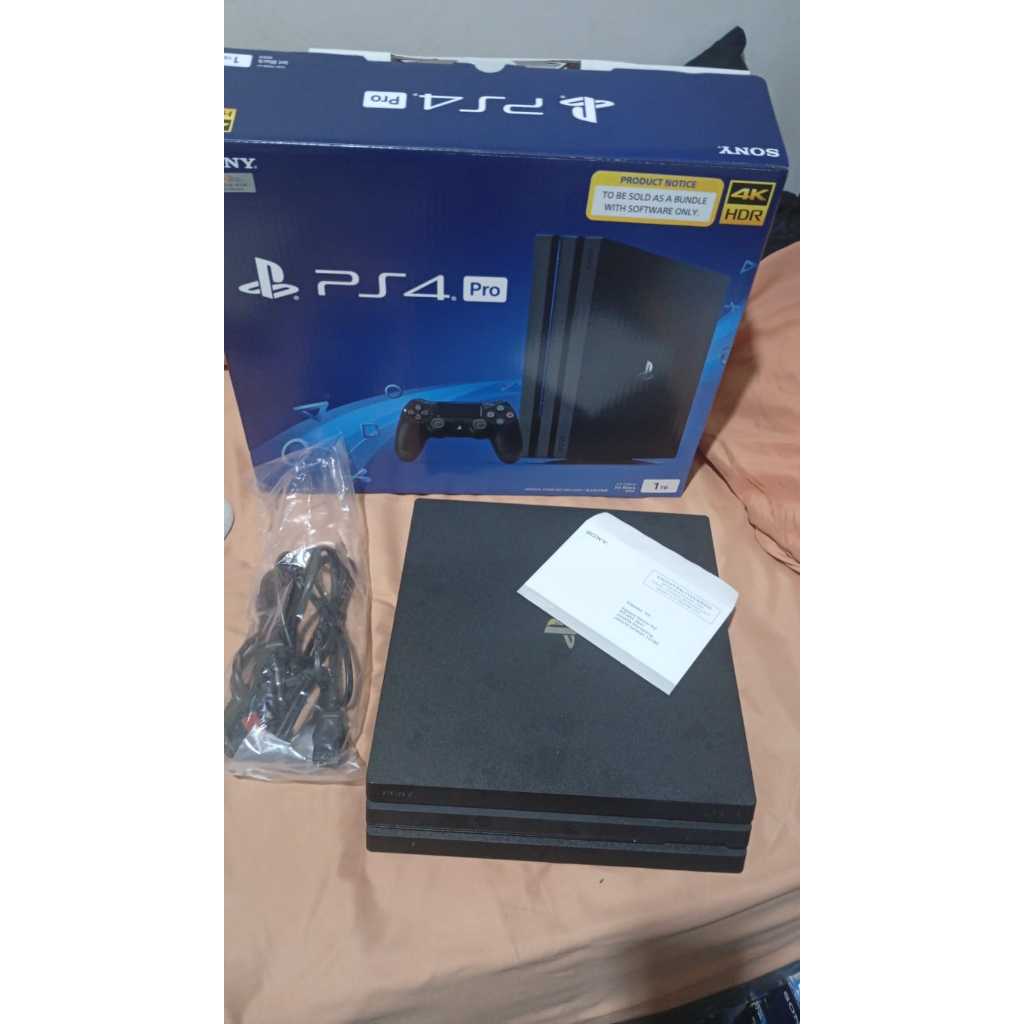 PS 4 pro Ori 1TB second hand kondisi masi mulus