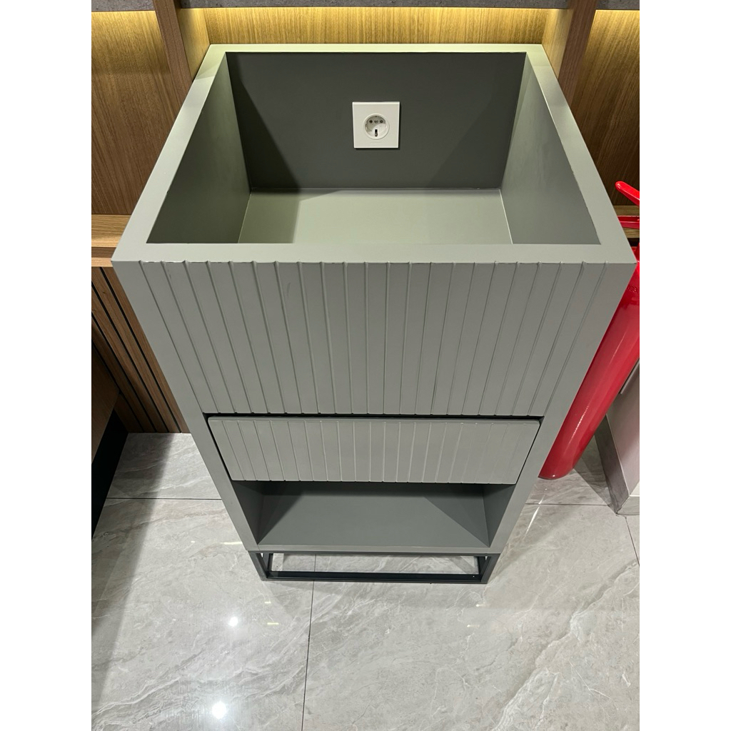 Kabinet Lemari Rak Terbuka Peralatan Barber / Standing Cabinet. Material Plywood fin AICA AS-13029-C