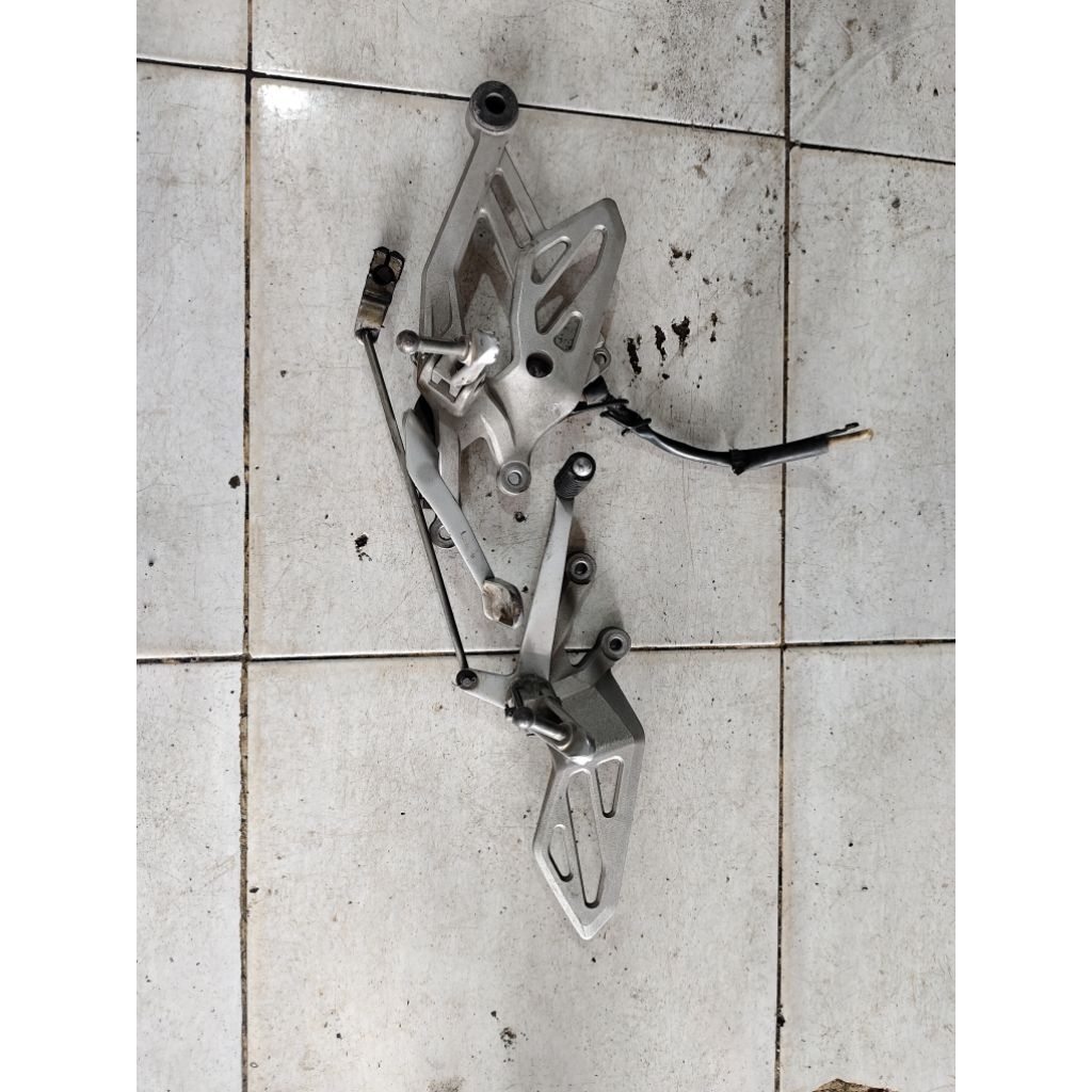 footstep step depan original r15 v3 vva