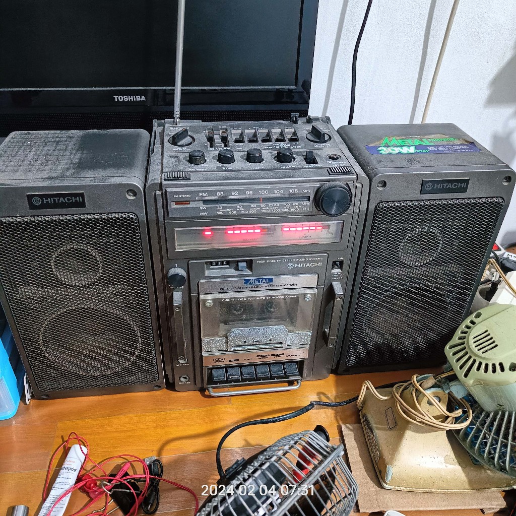 Hitachi TRK-9140w bekas. Hidup radio saja