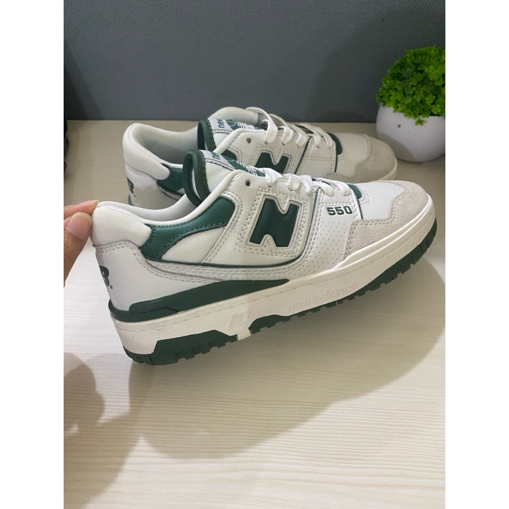 Preloved Sepatu nb* 550 White Green Size 36 Insol 220