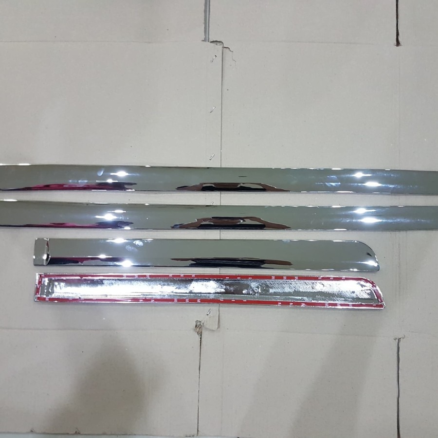 Lis Body Mobil Innova Reborn Chrome