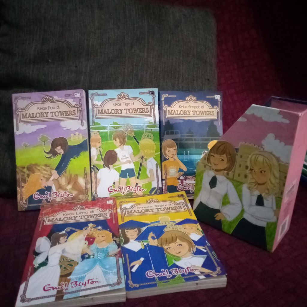 Koleksi lengkap Malory Towers Enid Blyton