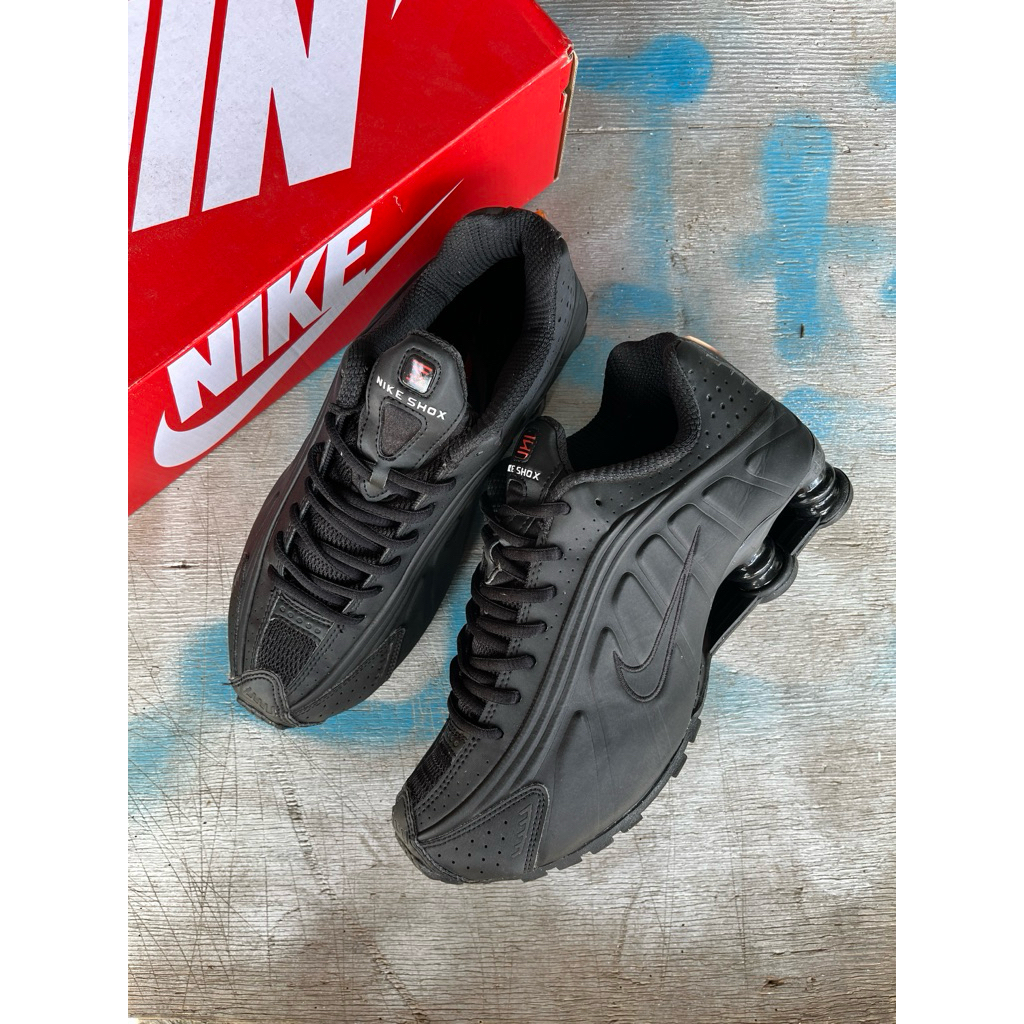 NIKE SHOX R4