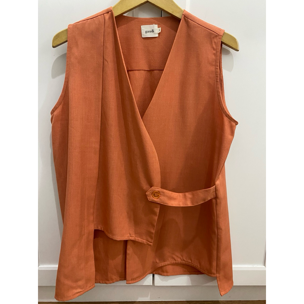 vest gaudi orange