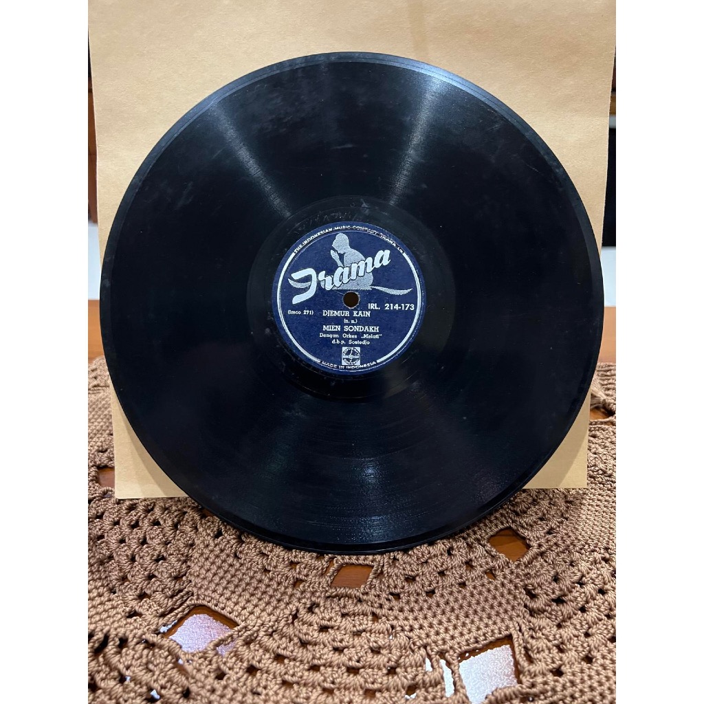 Vinyl Shellac 78 RPM Mien Sondakh – Djemur Kain / Gembala Sapi / Piringan Hitam Shellac 78 RPM Mien 