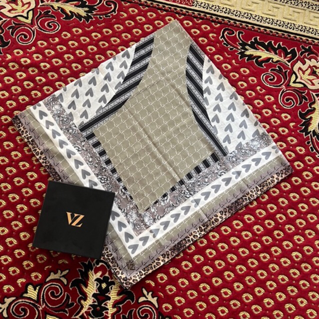 Preloved vivi zubedi scarf