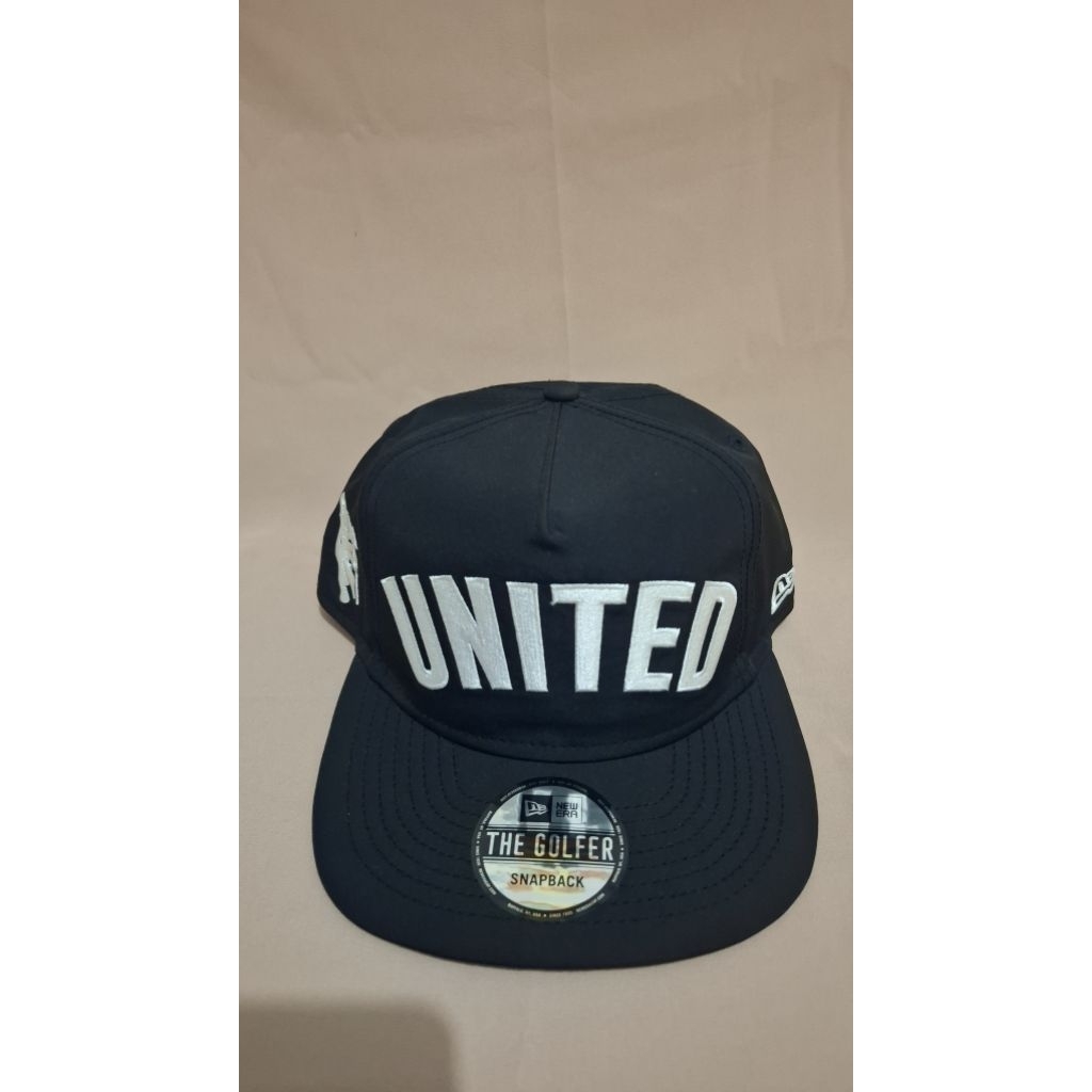 new  era  x Manchester United FC Oversized Wordmark Golfer