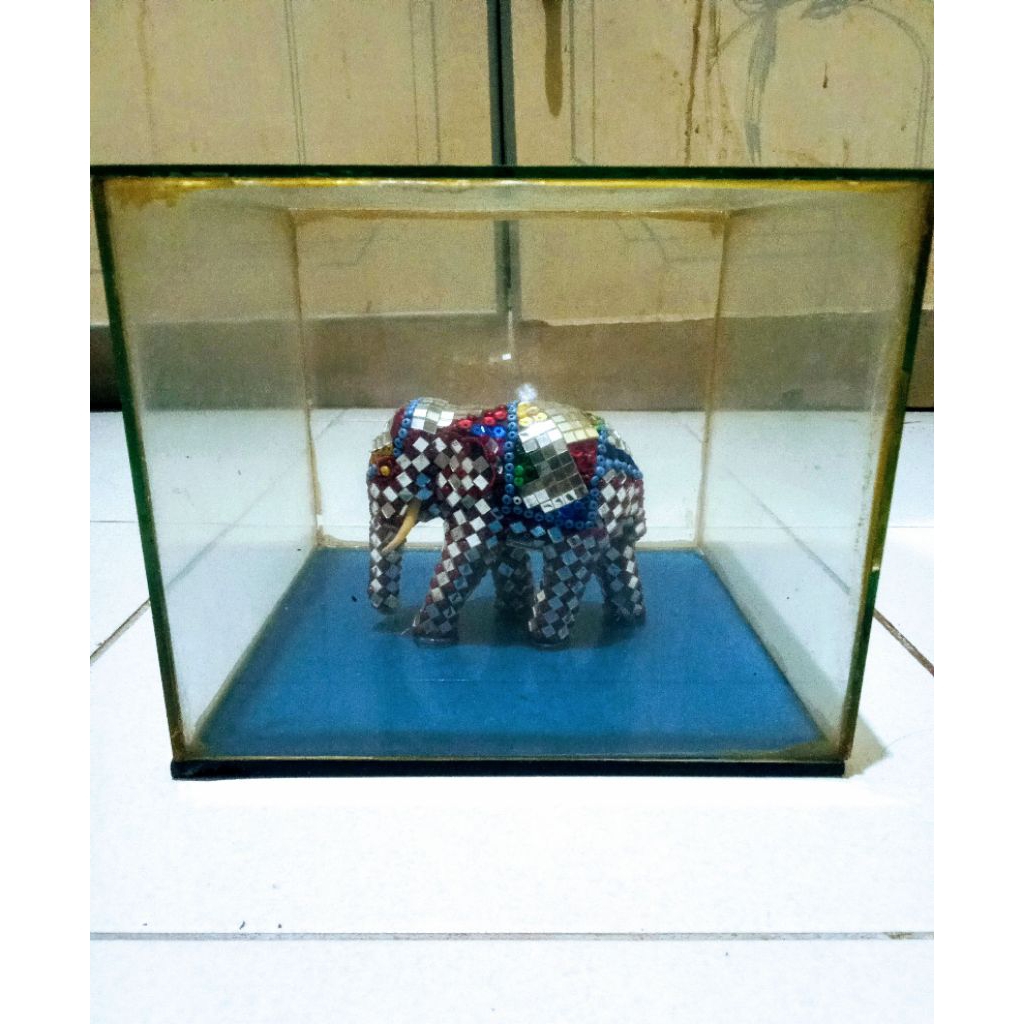 Pajangan Gajah Manik" Thailand