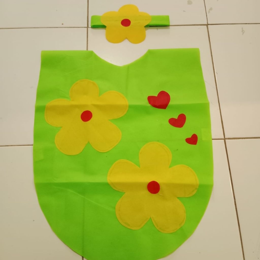 Kostum karnaval bunga hijau kuning