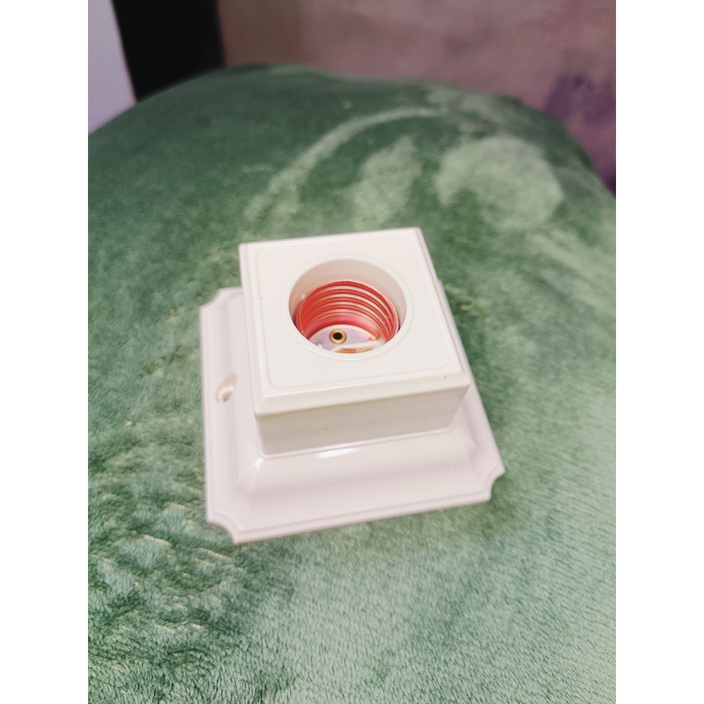 Fitting lampu broco (cuci gudang)