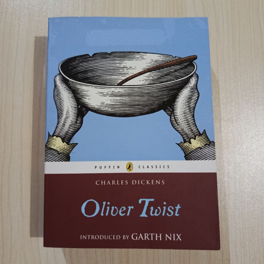 Oliver Twist by Charles Dickens (Puffin Classics)