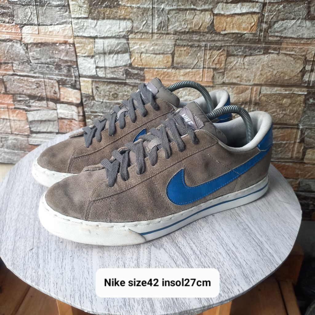 Sepatu second sneakers kulit Nike size42 insol27cm