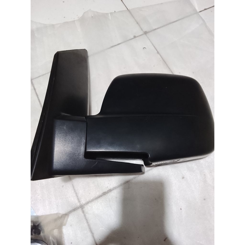 Kaki spion dan batok spion Hyundai H1