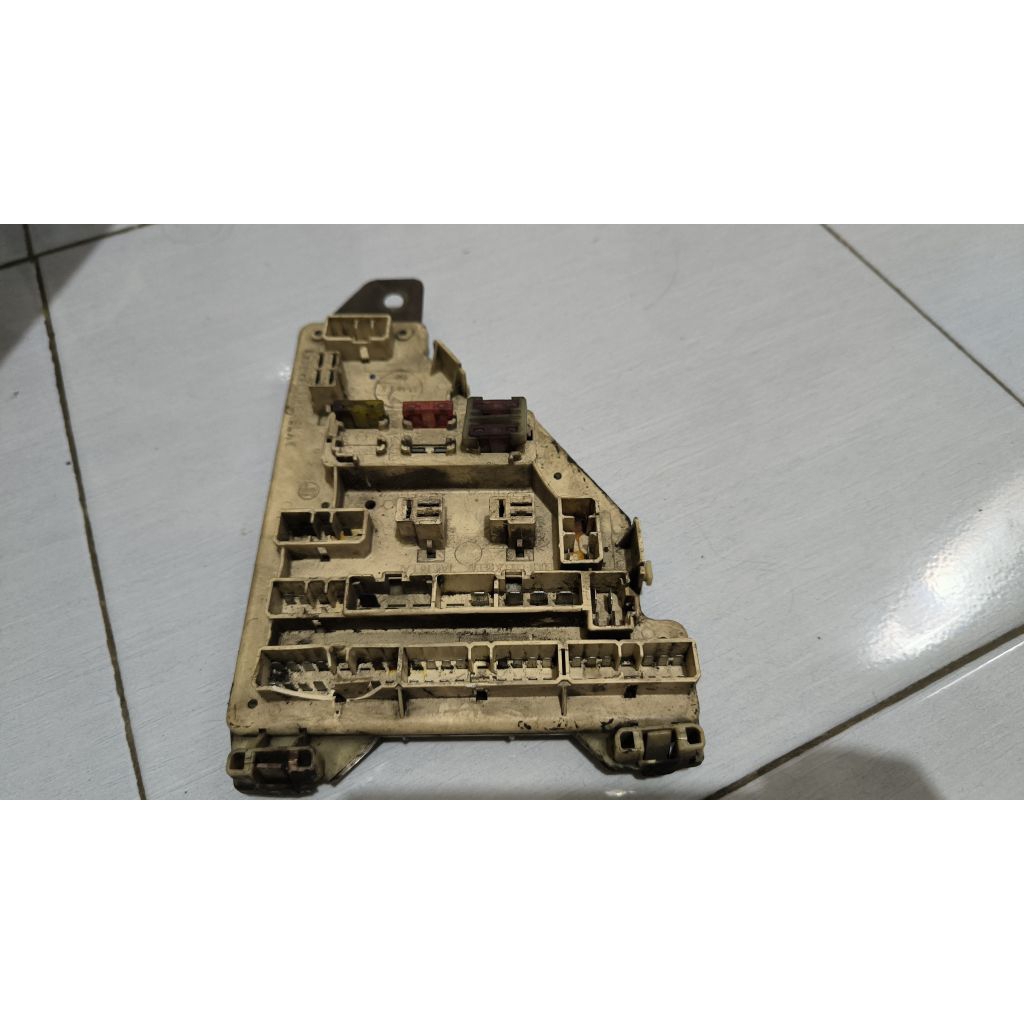 original box sekring corolla dx samping pedal gas dalam kabin